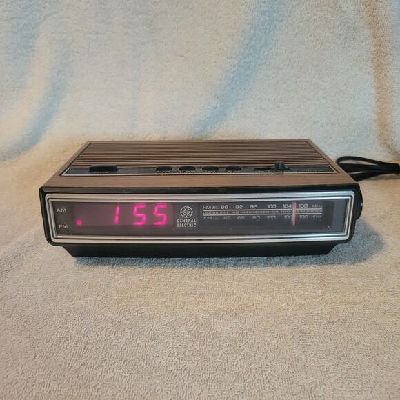GE General Electric Radio AM FM Alarm Clock 7-4625C Vintage Woodgrain Works - Picture 1 of 9